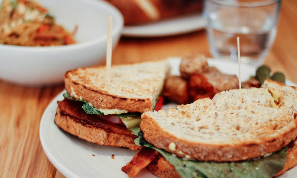 Why are you constantly hungry? Lack of water? Other than water, ‘like this’